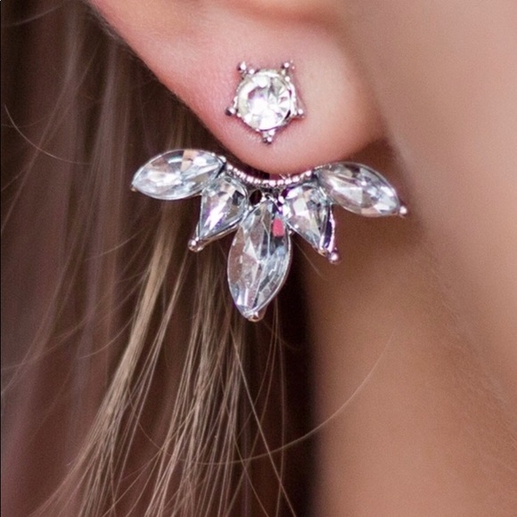 💥ONE LEFT! Leaf Statement Jacket Earrings - Picture 3 of 4